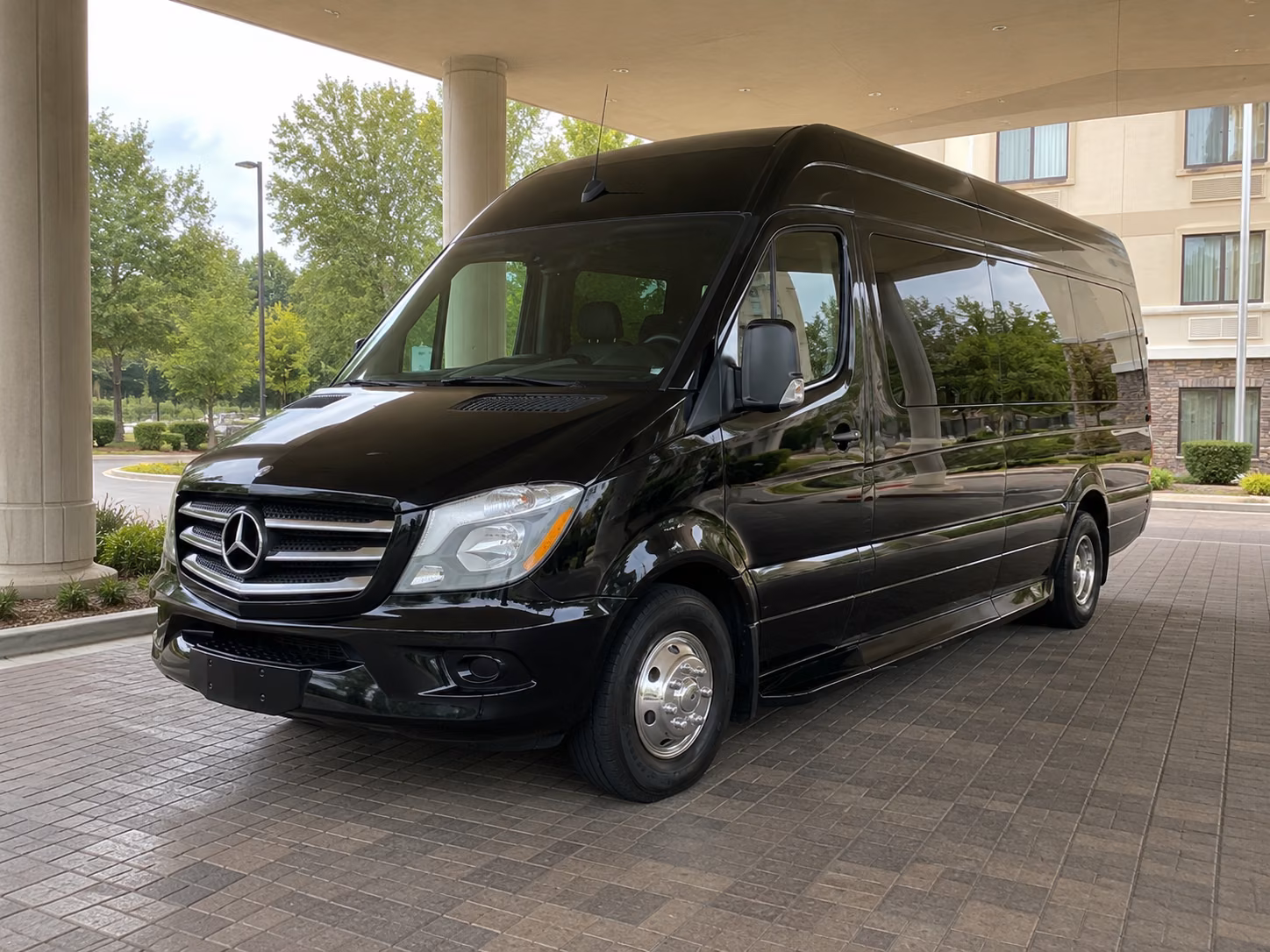 augusta 18 passenger sprinter van